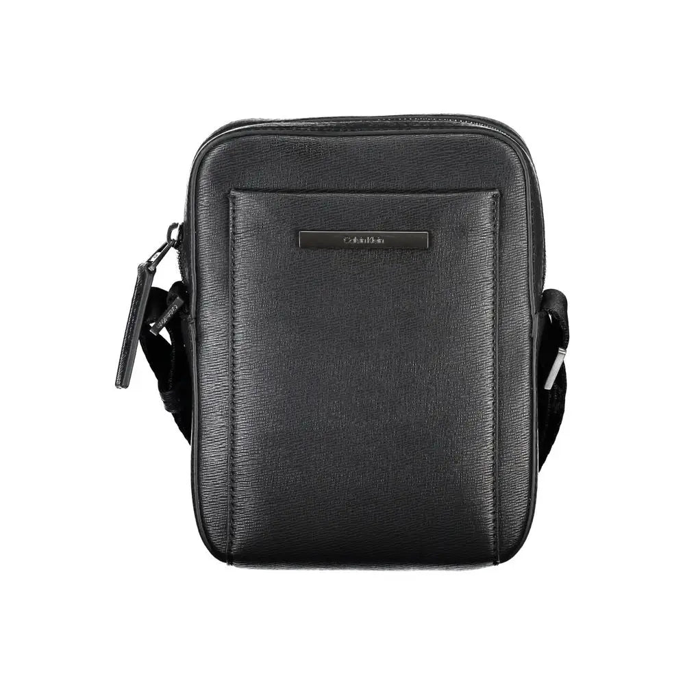 Calvin klein sac bandoulière homme noir en cuir synthétique avec design rectangulaire texturé et plaque de marque subtile