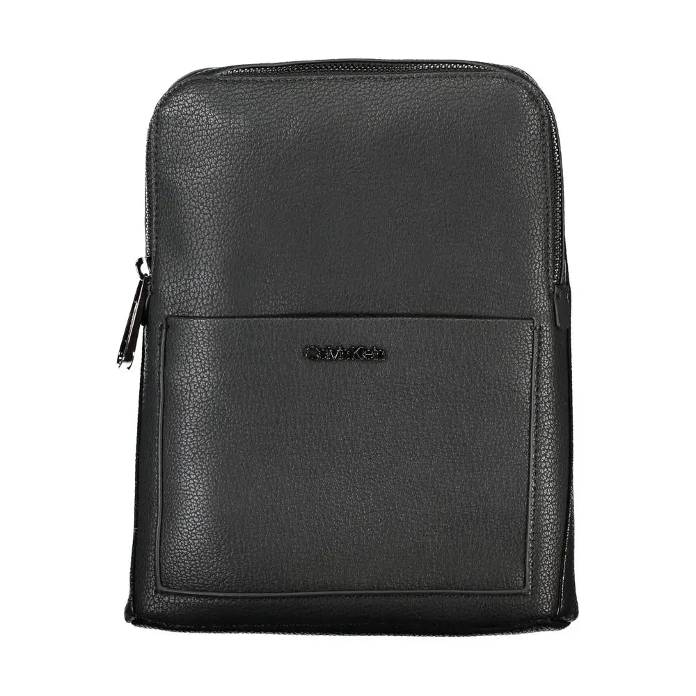 Sac à bandoulière calvin klein noir en cuir synthétique avec sac à dos texturé et logo embossé discret sur la poche avant
