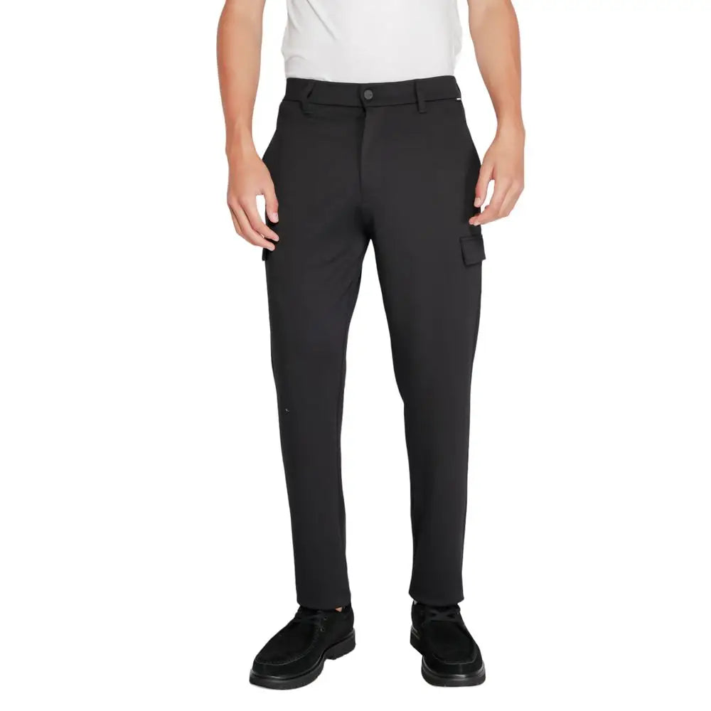 Pantalon cargo slim noir calvin klein en polyester recyclé avec design moderne et coutures discrètes pour le sport