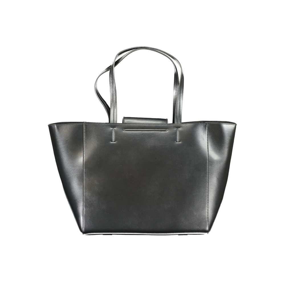 Sac à main pour femmes Calvin Klein en polyester recyclé noir, avec bandoulière et détails élégants visibles.