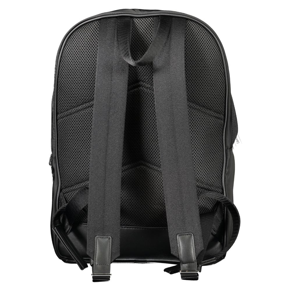 Sac à dos pour hommes Calvin Klein en polyester noir, avec logo discret, compartiments pratiques et design élégant.