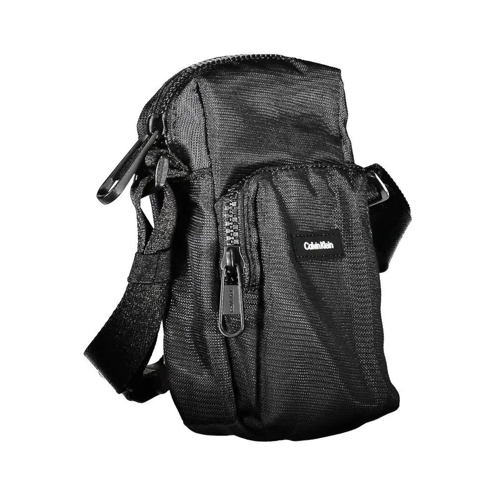 Sac bandoulière noir calvin klein en tissu texturé avec fermetures éclair et bandoulière chic élégante