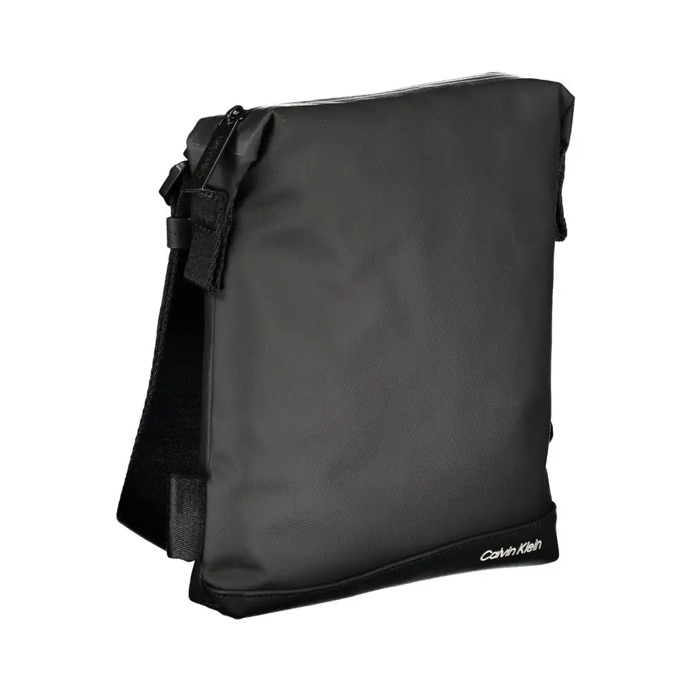 Calvin klein sac épaule noir élégant avec design minimaliste et tissu durable aux détails contrastés