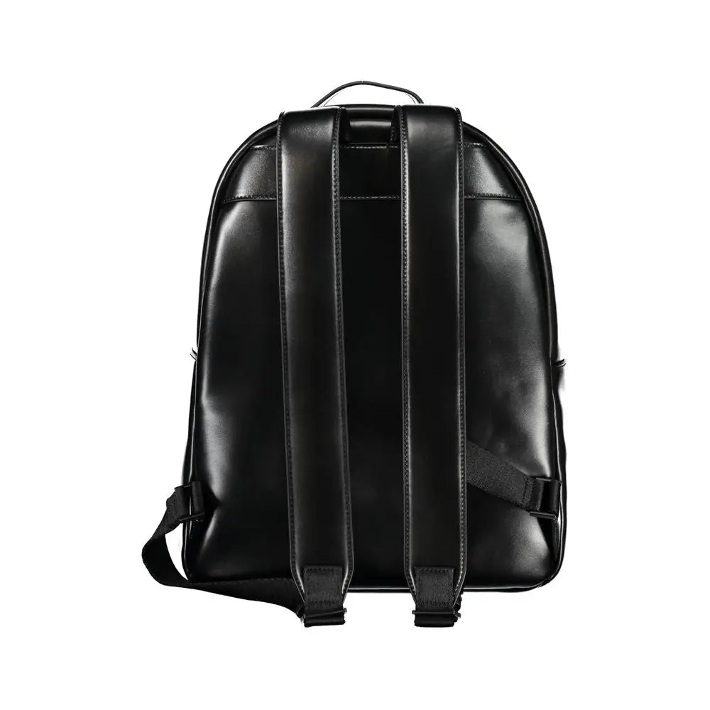 Sac à dos urbain calvin klein en cuir noir élégant avec finition brillante et compartiment pour ordinateur portable