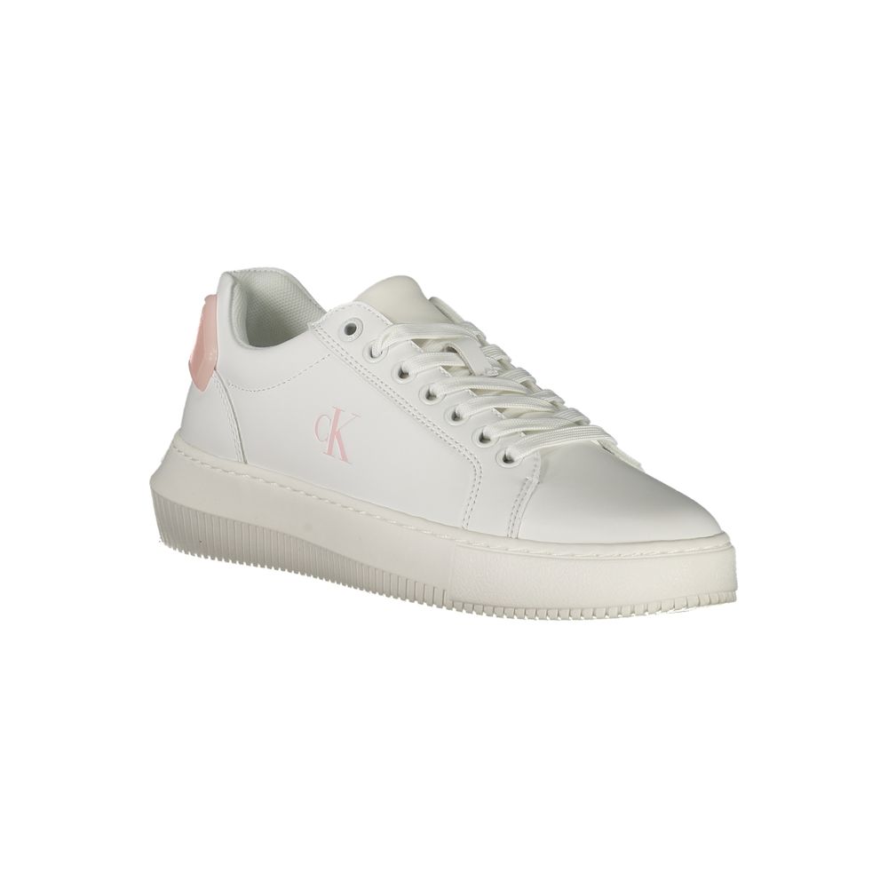 Basket en polyuréthane blanche pour femmes de la marque Calvin Klein, chaussure sneaker élégante et moderne.