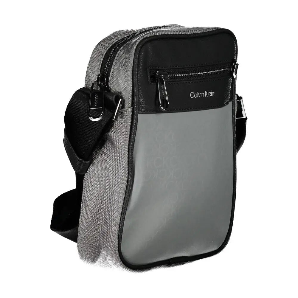 Calvin klein grigio polyester sac bandoulière homme gris et noir avec corps en tissu texturé, cuir lisse et panneau transparent avant