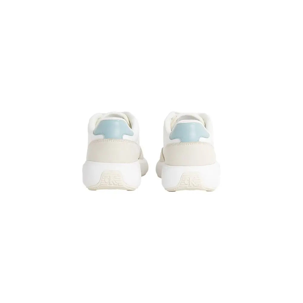 Baskets athletic en cuir beige calvin klein jeans avec semelle épaisse blanches et bleu clair