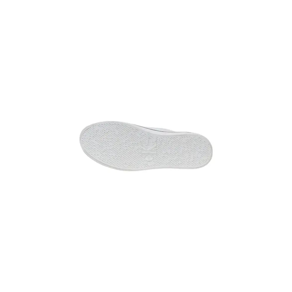 Semelle extérieure blanche en caoutchouc avec motif texturé subtil et logo embossé des sneakers plateforme en cuir noir et blanc calvin klein jeans