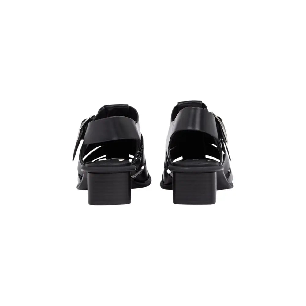 Calvin klein jeans mules noirs en cuir verni avec talon carré chunky et bride ajustable