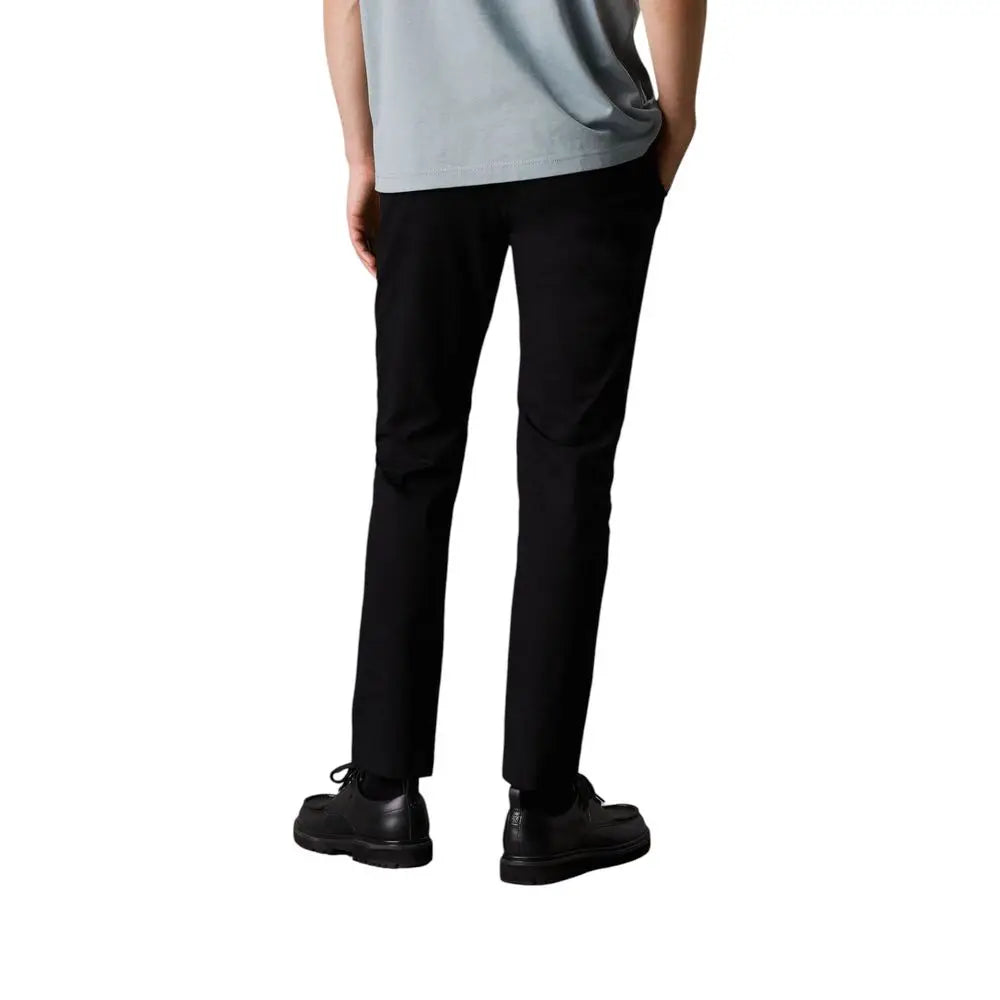 Pantalon chino noir en coton recyclé calvin klein jeans coupe droite élégante