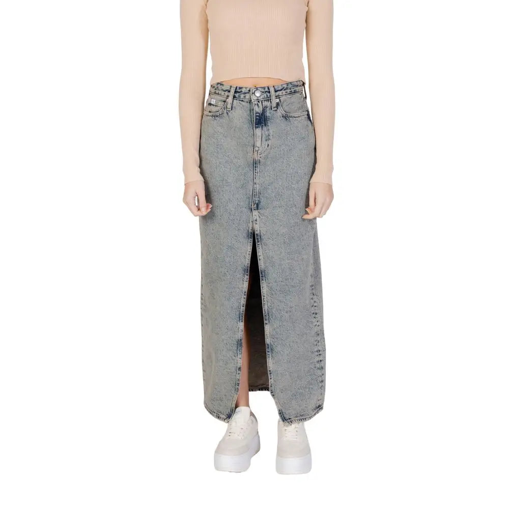 Jupe longue en coton bleu calvin klein jeans taille haute avec fente avant en denim gris clair et ourlet effiloché