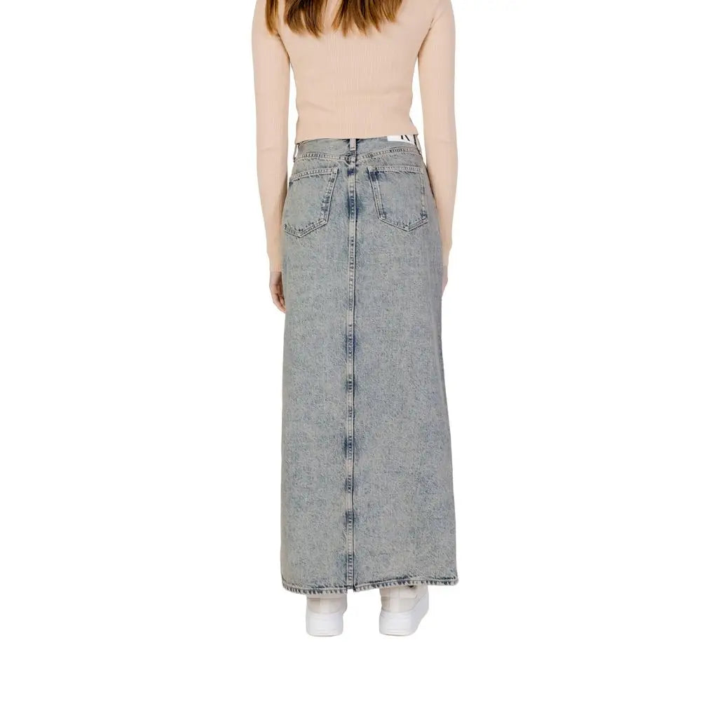 Jupe longue calvin klein jeans en coton bleu clair avec coupe droite et poches arrière vue de dos