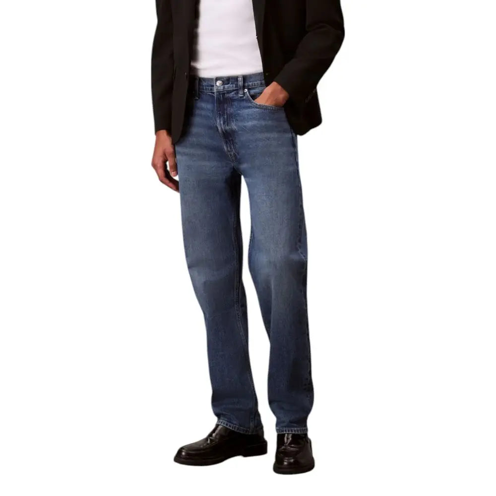 Jeans calvin klein en coton bleu denim classique avec coupe droite et couture traditionnelle pour un style décontracté