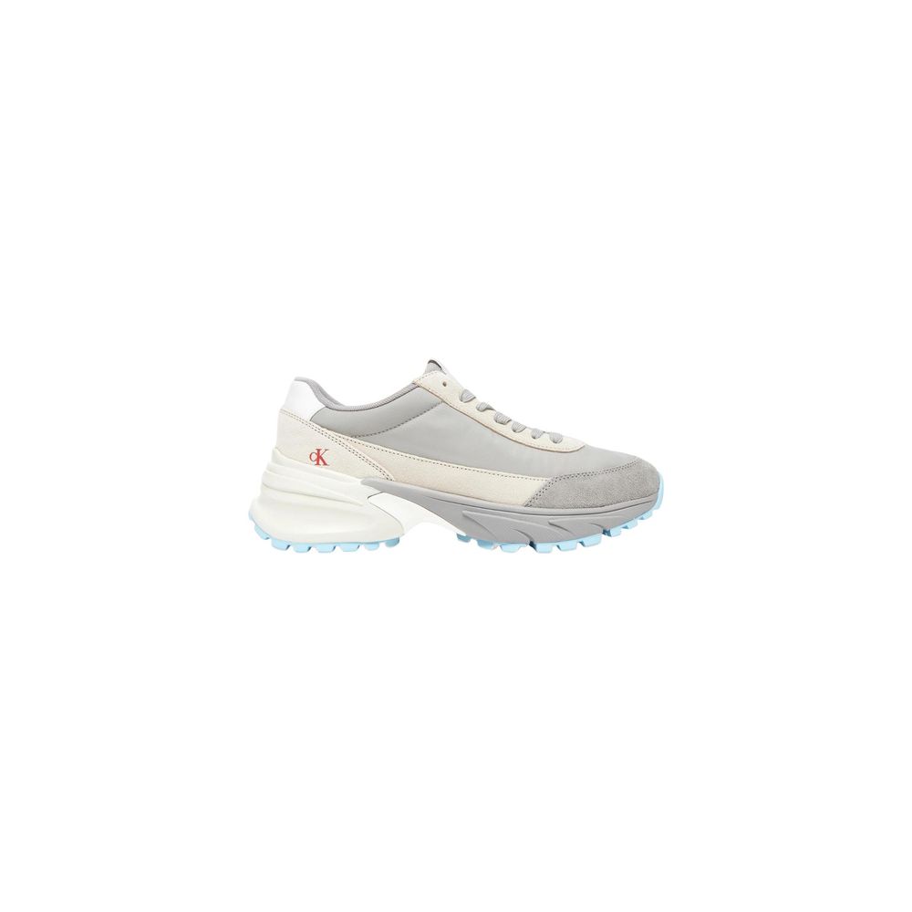 Baskets athlétiques en cuir suédé gris de Calvin Klein Jeans, style moderne et confortable pour le sport ou la casual.