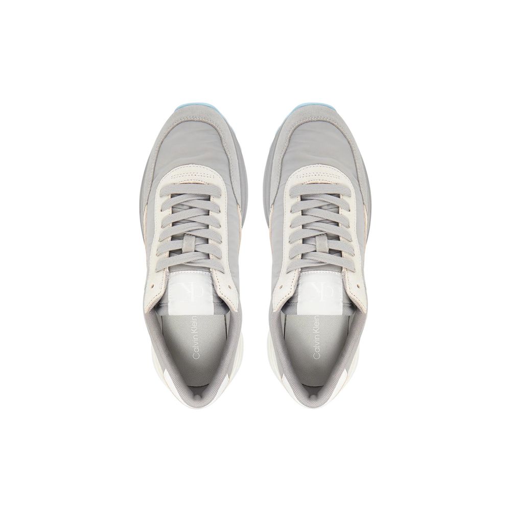 Chaussures de sport en cuir suédé gris Calvin Klein Jeans, baskets athlétiques modernes pour homme.