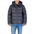 Manteau en polyamide gris de Calvin Klein Jeans, coupe élégante et moderne, visible en détail sur l'image.