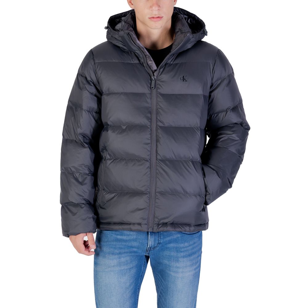 Manteau gris en polyamide de Calvin Klein Jeans, vue de face, avec détails de couture et col élégant.