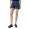 Shorts en coton bleu Calvin Klein Jeans, style décontracté, avec ceinture et poches visibles.