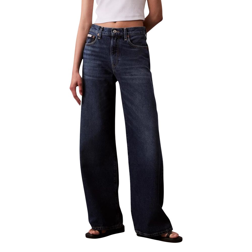 Jeans bootcut en coton recyclé bleu de Calvin Klein Jeans, vue de face, avec détails de finition et coupe classique.