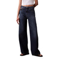 Jeans bootcut en coton recyclé bleu de Calvin Klein Jeans, vue de face, avec détails de finition et coupe classique.