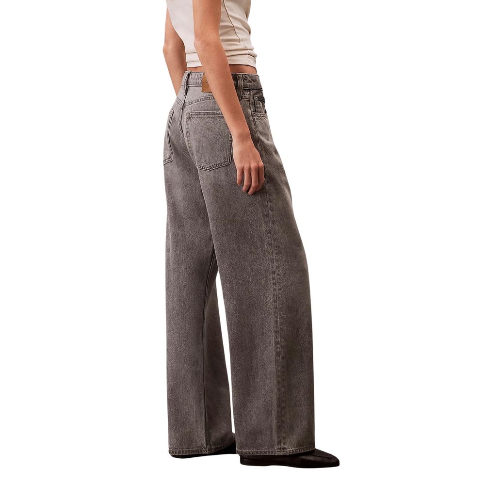 Jeans boyfriend en coton gris de Calvin Klein Jeans, coupe décontractée, décontractée et confortable, pour un style moderne.