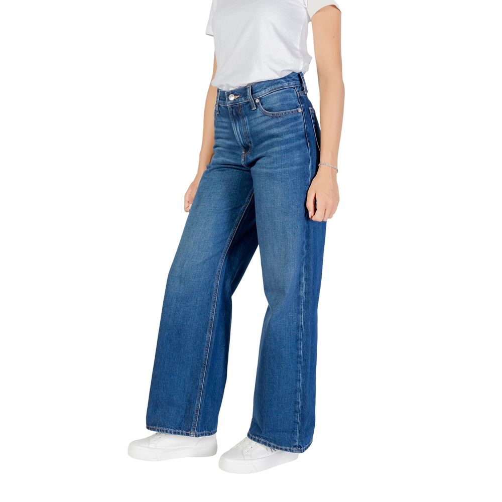 Jean boyfriend en coton bleu de Calvin Klein Jeans, coupe décontractée, détails de couture classiques, tissu doux et confortable.
