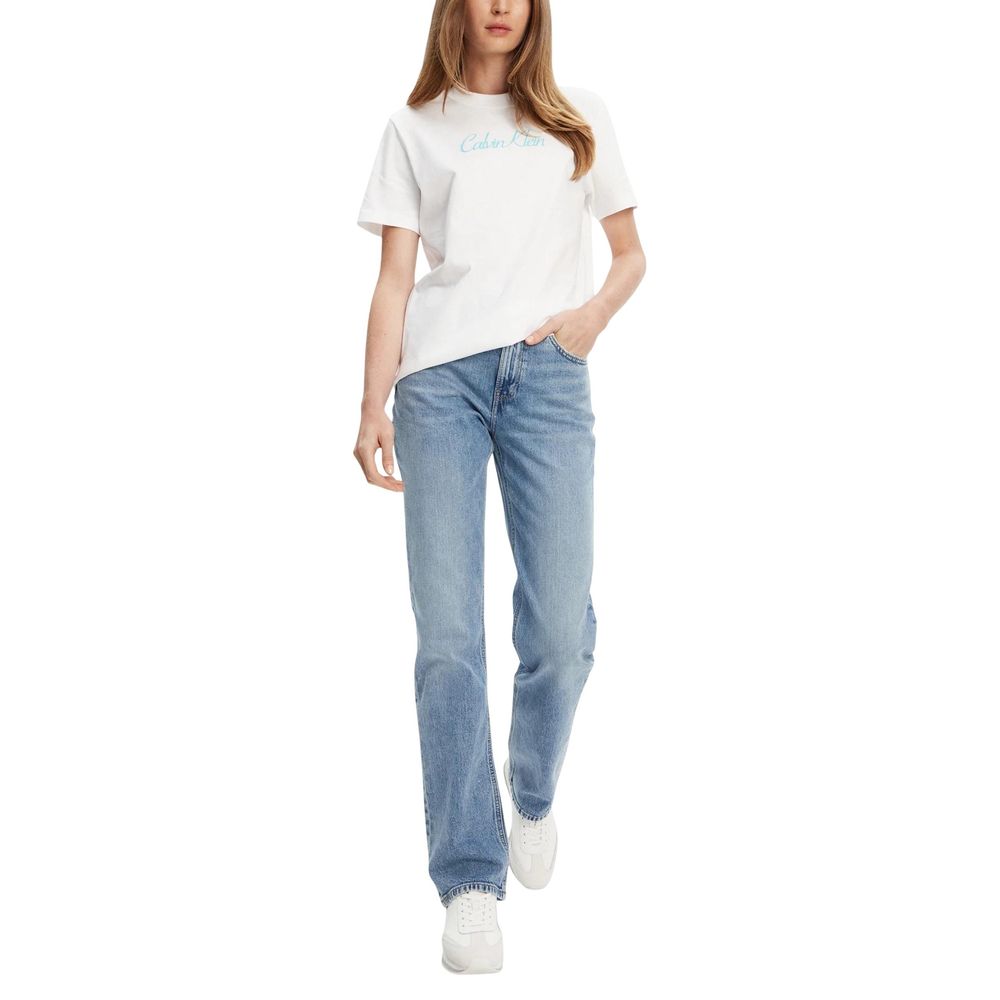 Jeans mom Calvin Klein Jeans en coton recyclé bleu, coupe décontractée, détails classiques et ceinture.