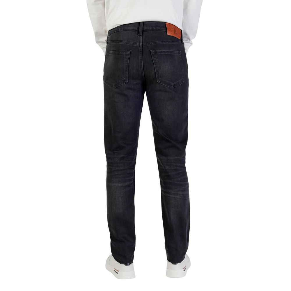 Jeans skinny en coton bleu de Calvin Klein Jeans, coupe ajustée et style décontracté, visible sur cette image.