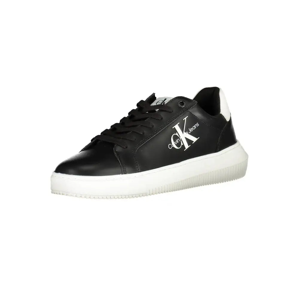 Basket noir calvin klein en cuir pour homme avec semelle en caoutchouc blanche et logo marqué visible