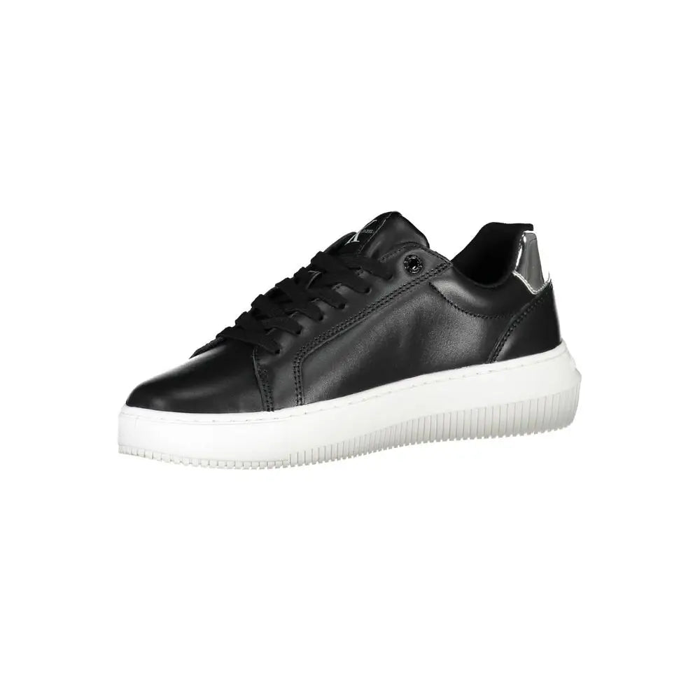 Calvin klein nero leather women sneaker en cuir noir avec semelle blanche et accents métalliques argentés au talon