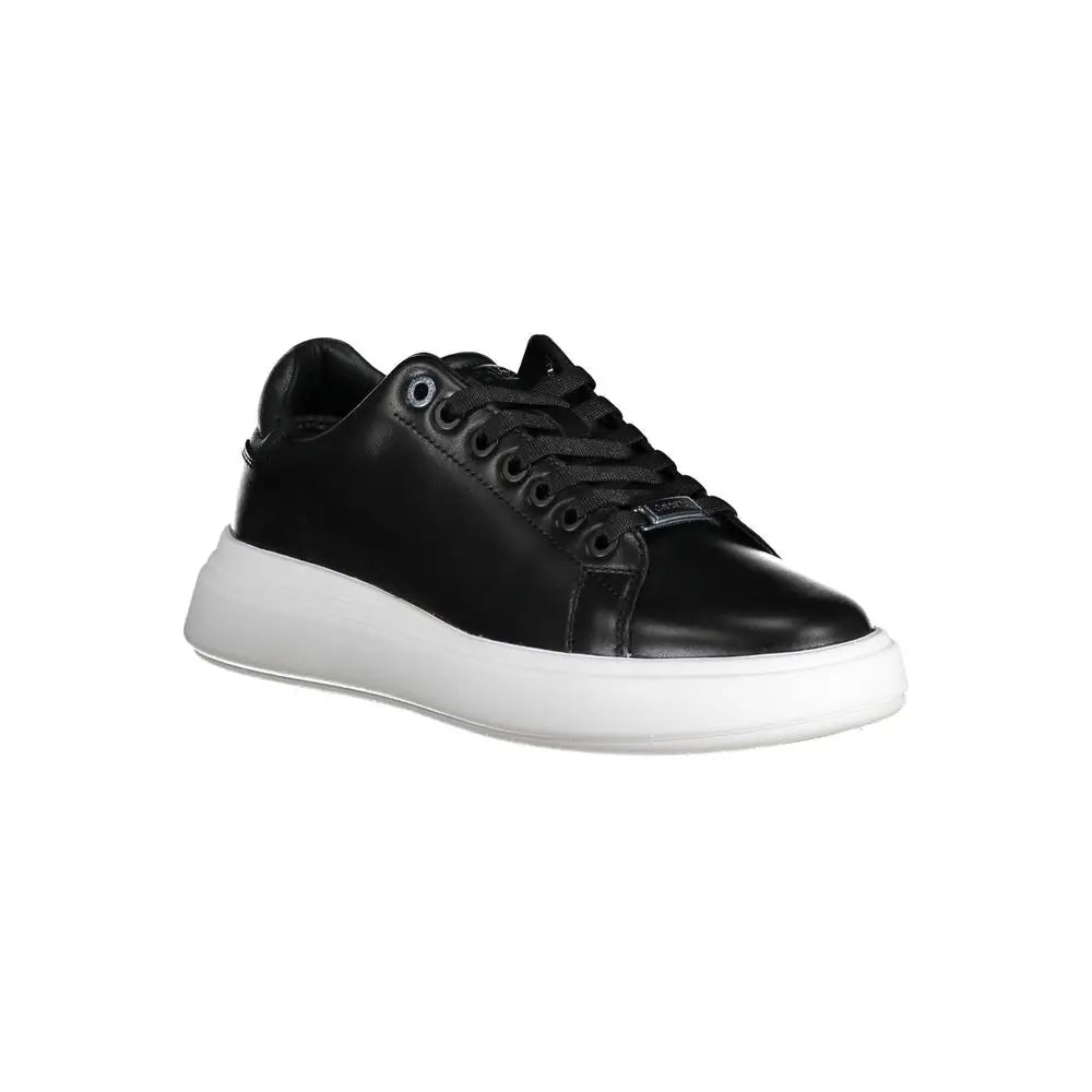 Sneaker calvin klein nero pelle donna en cuir noir avec semelle épaisse blanche et lacets noirs basses