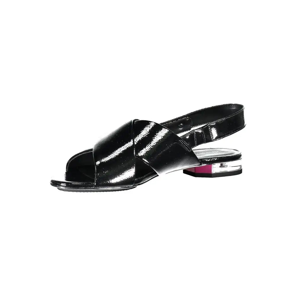 Calvin klein nero poliuretano sandale femme en cuir verni noir à bride croisée avec talon bloc transparent et accent magenta