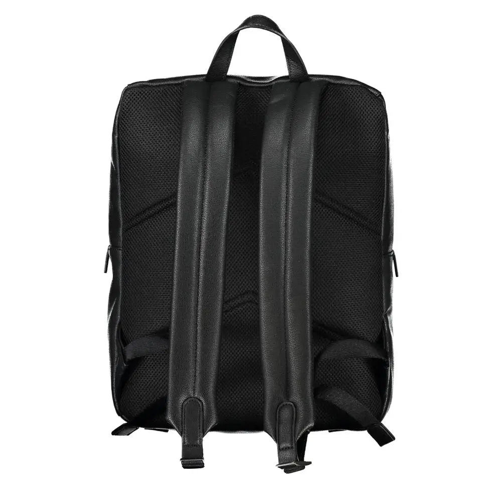 Sac à dos Calvin Klein Nero en polyester noir avec panneaux en mesh et bretelles rembourrées vus de dos