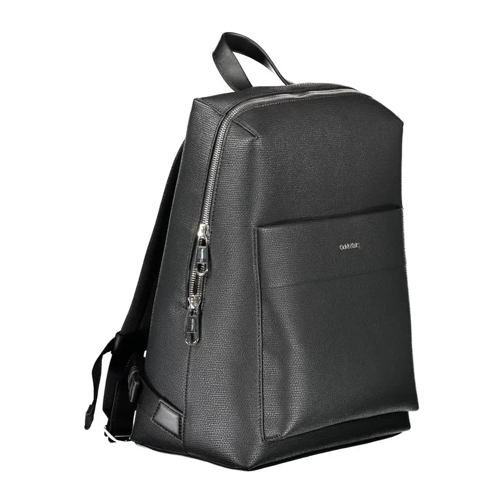 Calvin klein nero polyester sac à dos homme en cuir noir texturé avec fermetures éclair argentées et logo discret sur la poche frontale