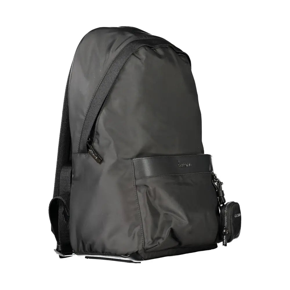 Sac à dos calvin klein nero polyester pour homme en nylon noir résistant à l’eau avec logo discret sur la poche avant