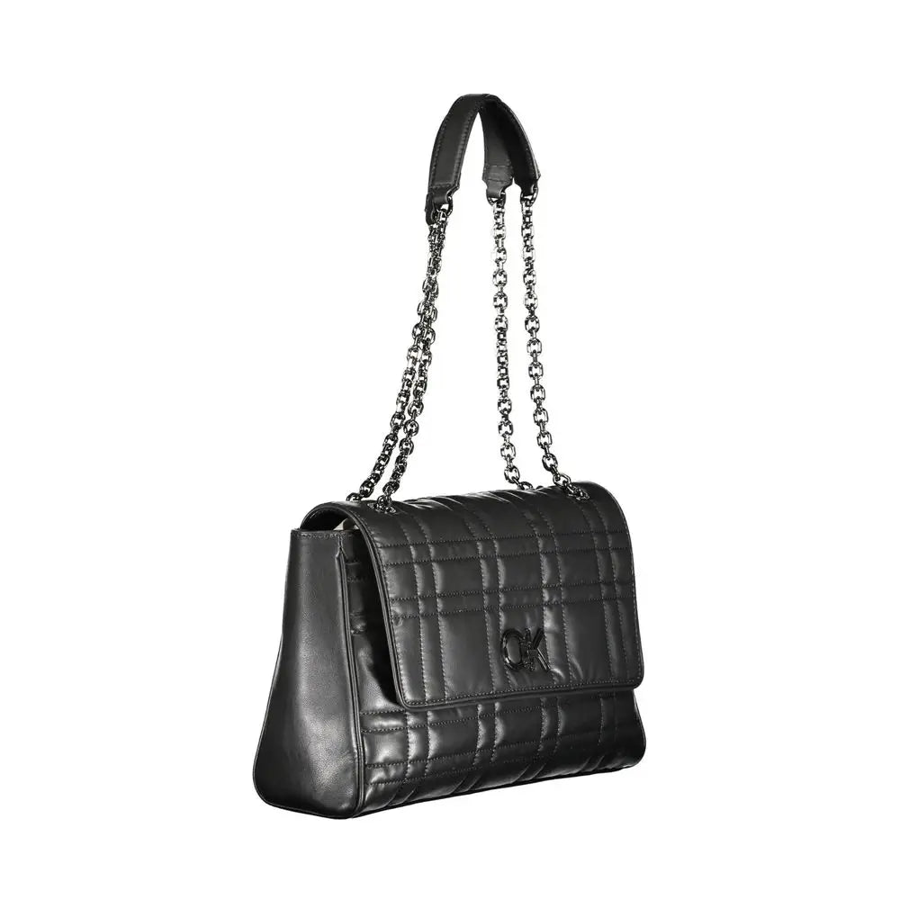 Sac à main noir matelassé en cuir calvin klein pour femme avec chaîne et logo ck visible