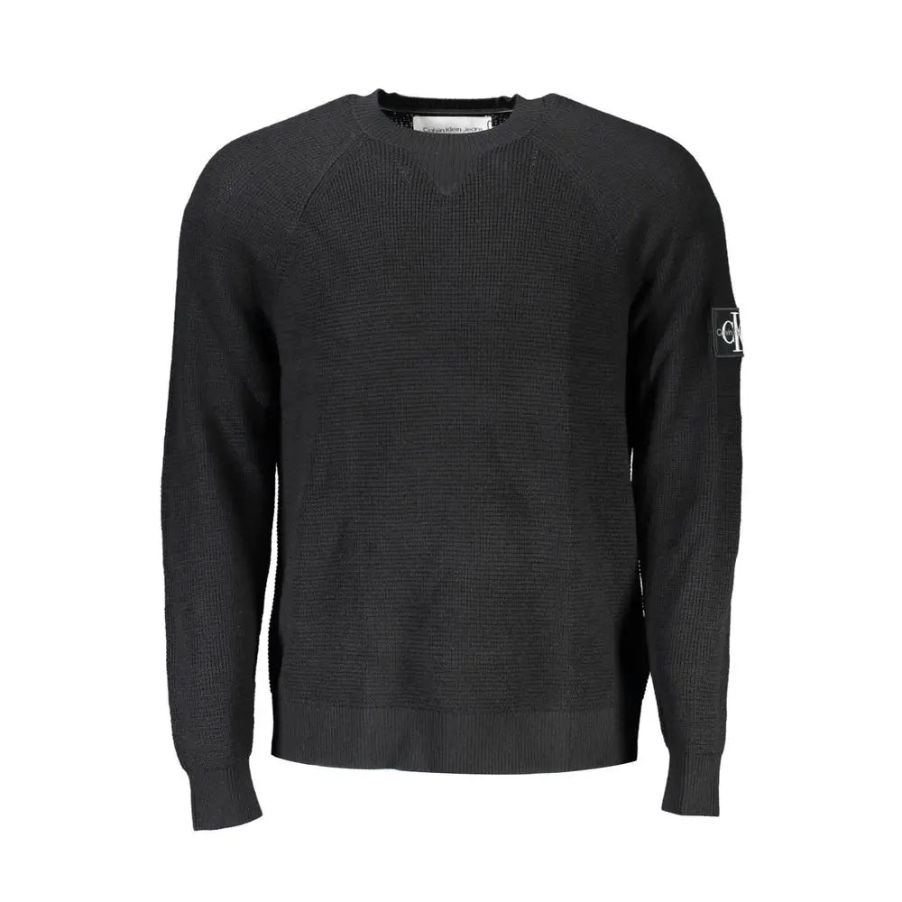 Pull noir calvin klein en laine pour homme avec texture côtelée et écusson logo sur la manche