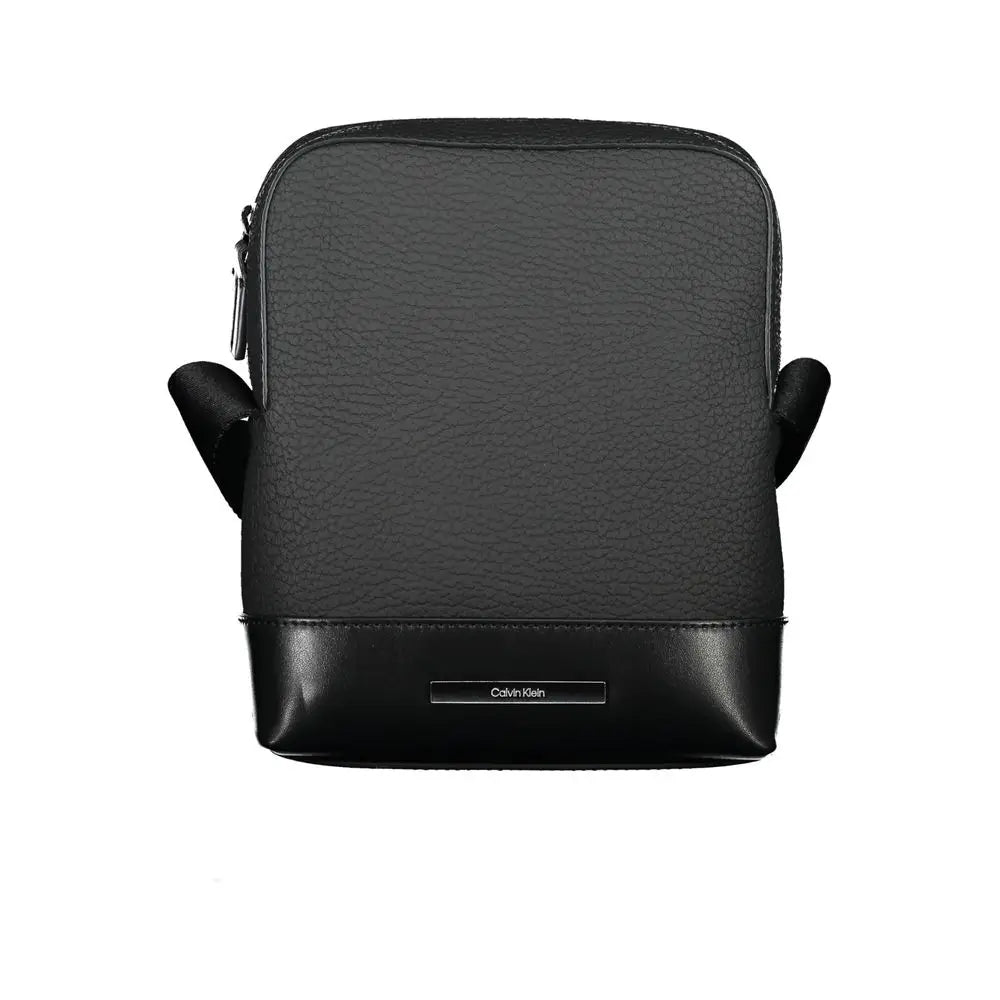 Calvin klein sac bandoulière noir élégant en cuir texturé et base en cuir lisse avec détails contrastants
