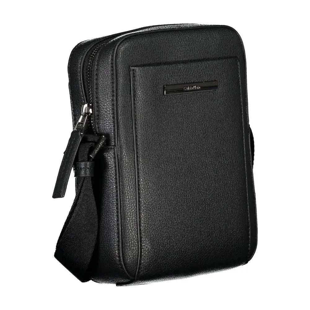 Calvin klein sac bandoulière noir en cuir texturé avec fermeture éclair élégante et bandoulière ajustable