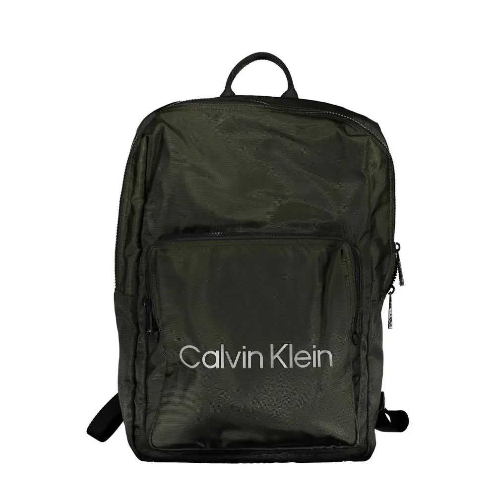 Calvin klein verde polyester sac à dos homme vert olive foncé avec logo blanc sur la poche avant et finition subtilement brillante