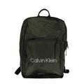 Calvin klein verde polyester sac à dos homme vert olive foncé avec logo blanc sur la poche avant et finition subtilement brillante