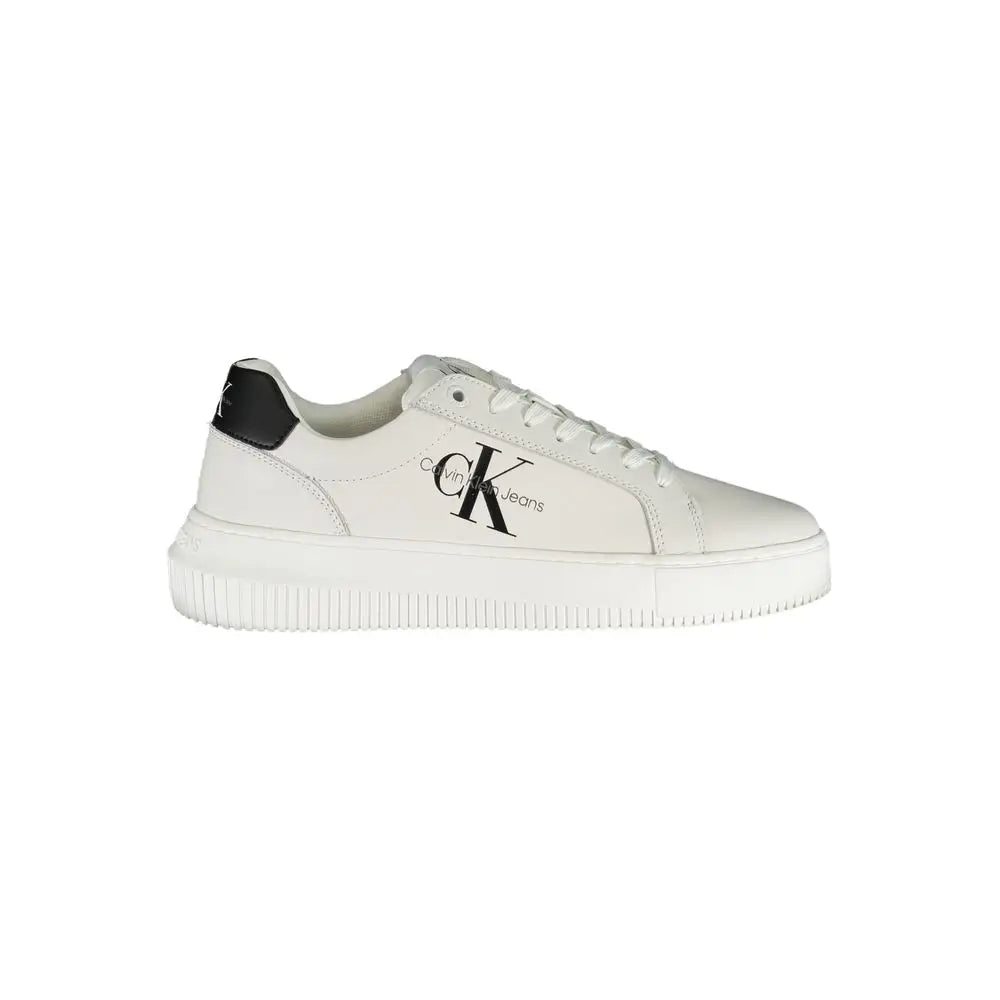 Sneaker femme calvin klein blanche en cuir avec logo noir et semelle épaisse en caoutchouc
