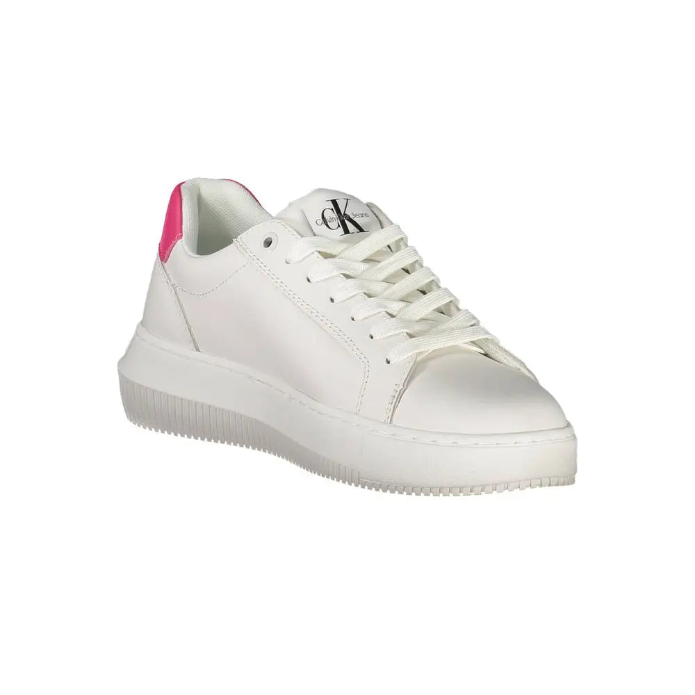 Sneaker femme calvin klein en cuir blanc avec languette rose et lacets blancs assortis