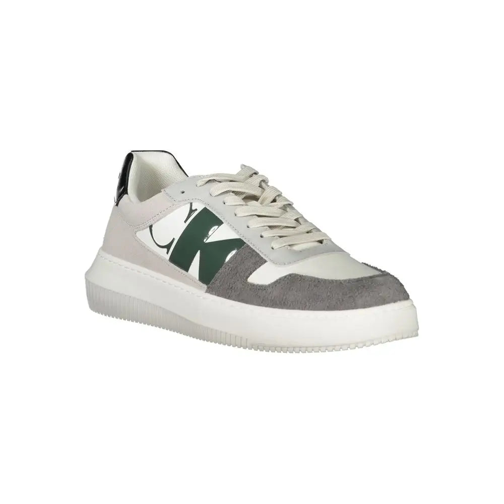 Sneaker homme calvin klein blanc en polyéthylène avec upper en suède blanc et gris et lettrage vert sur le côté