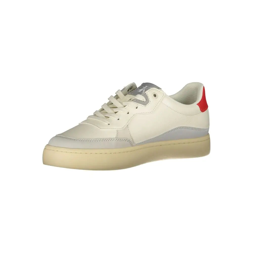 Calvin klein sneaker homme blanc en polyuréthane avec accents rouges et gris design minimaliste et épuré