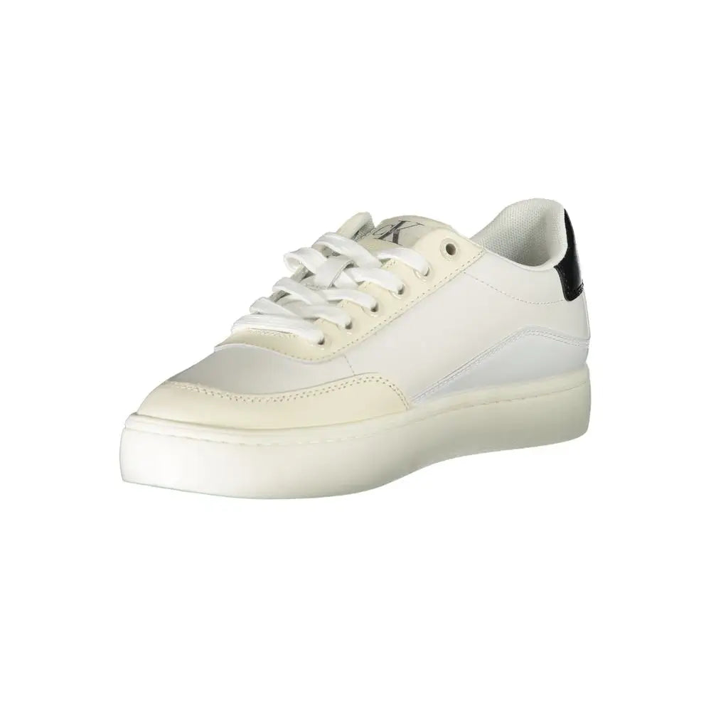 Sneaker femme blanche calvin klein en polyuréthane avec design minimaliste et accents noirs discrets au talon