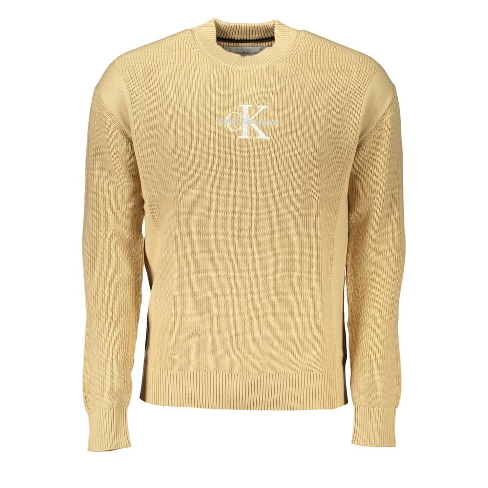 Pull homme Calvin Klein en coton beige, style décontracté avec col rond et manches longues, visible en détail dans l'image.