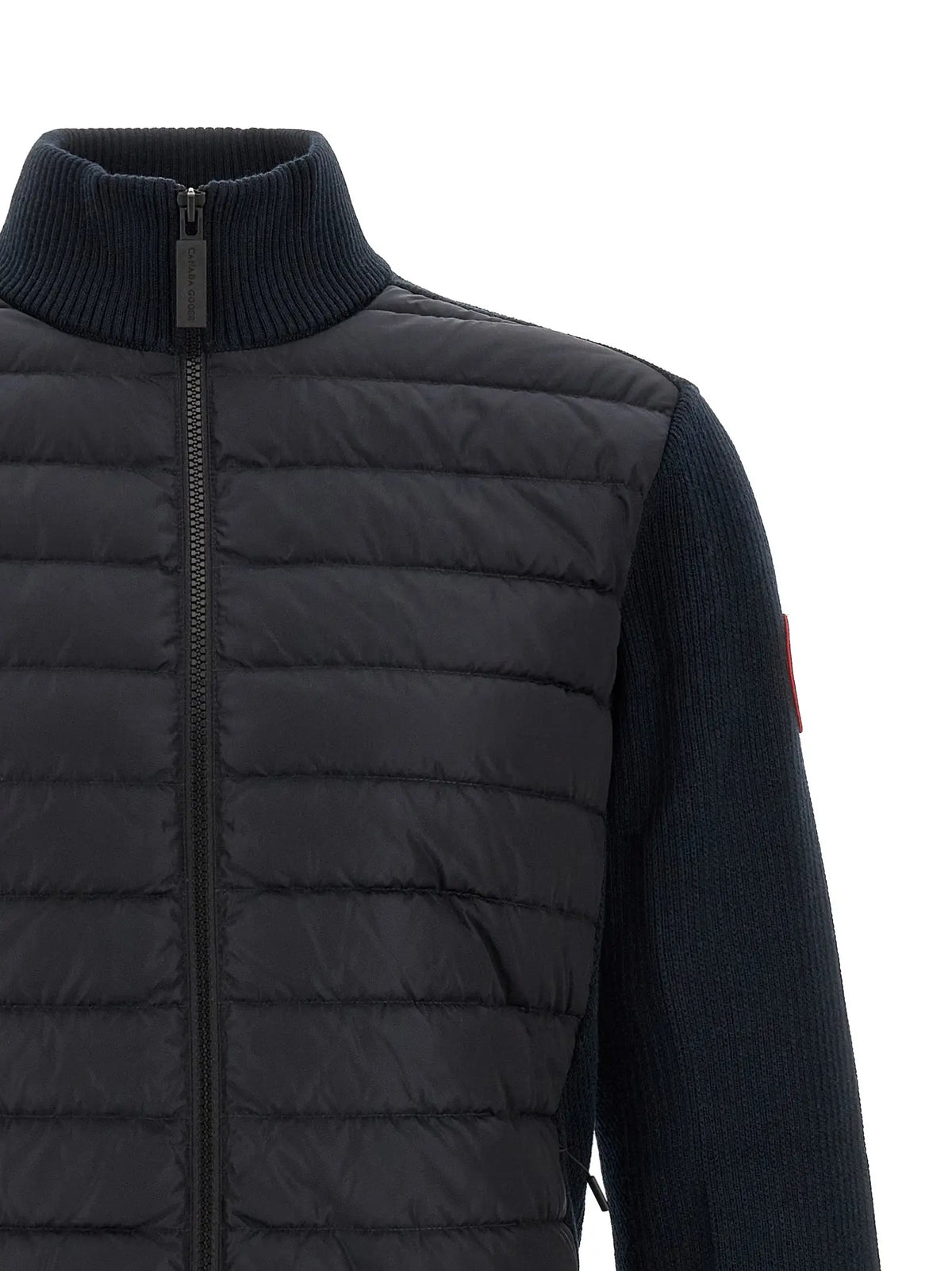 Veste longue noire en laine canada goose avec col et manches en maille côtelée et patch rouge discret