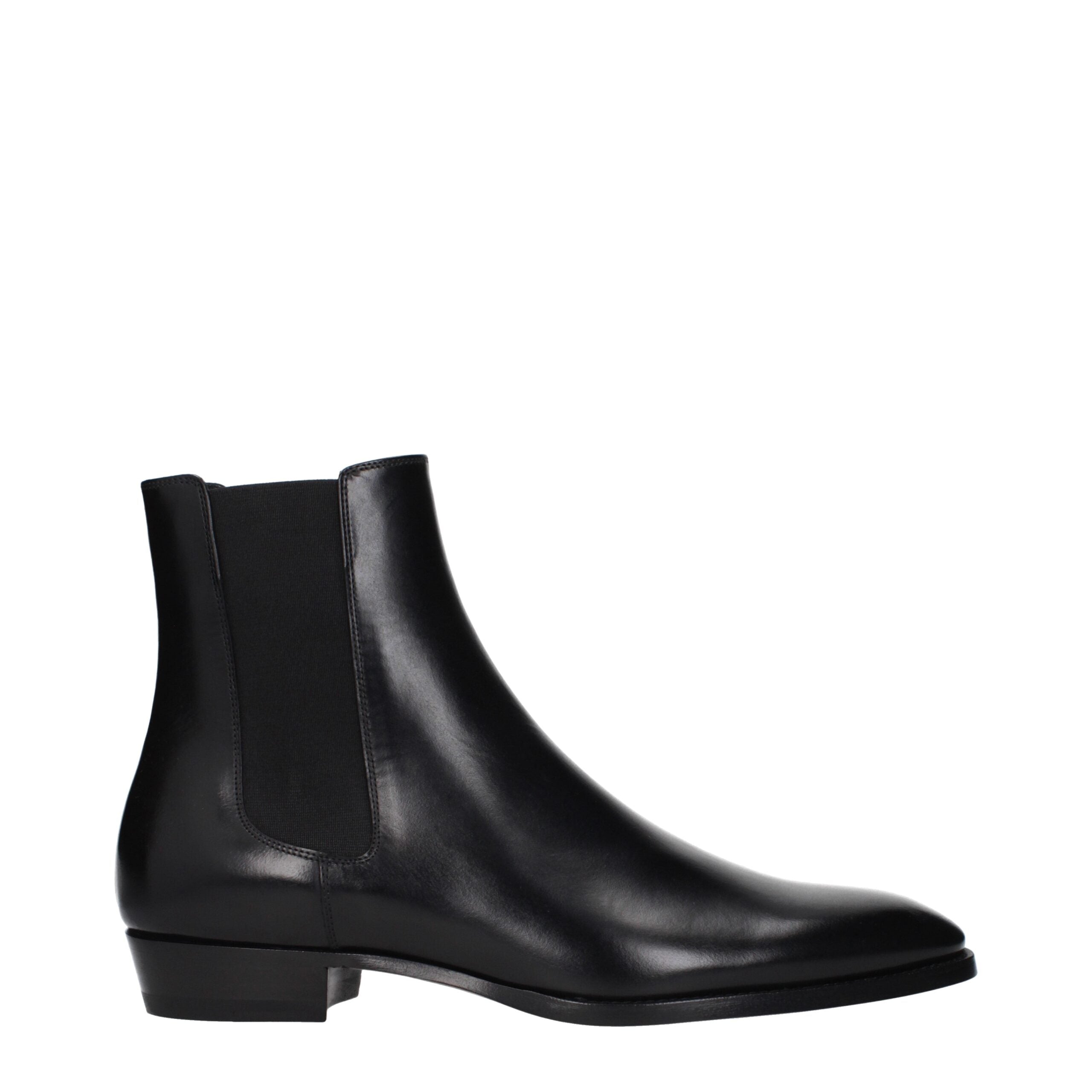Bottes ankle en cuir noir de Celine, style élégant, avec semelle en caoutchouc et finition soignée.