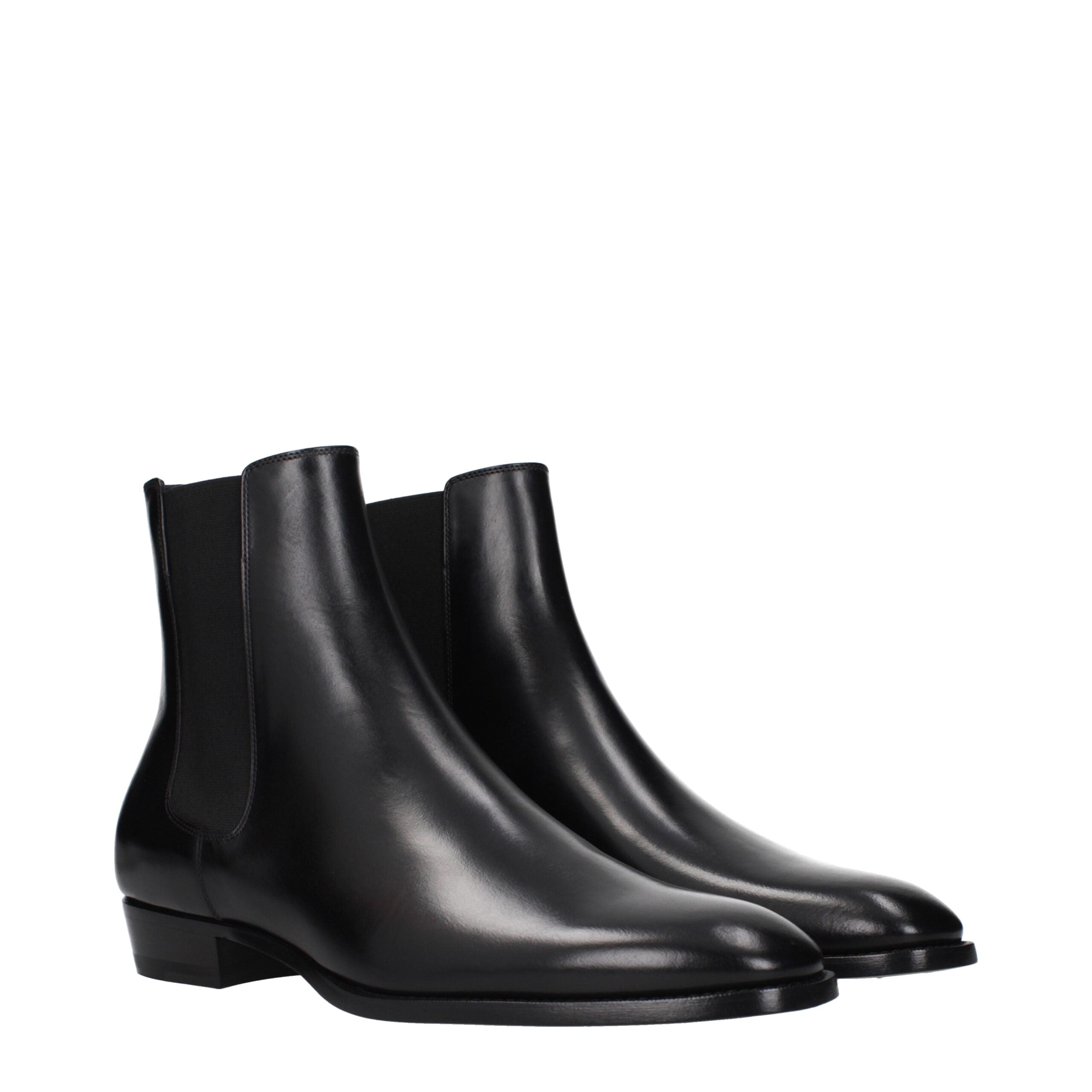 Bottes en cuir noir pour ankle de marque Celine, chaussures élégantes avec semelle en cuir et finition soignée.